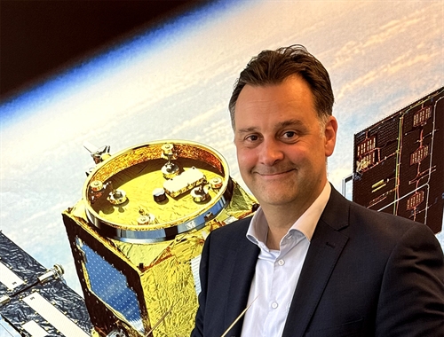 VAN EEN SATELLIET ‘OP SCHAAL’ TOT ELEKTRISCHE GRAAFMACHINES
