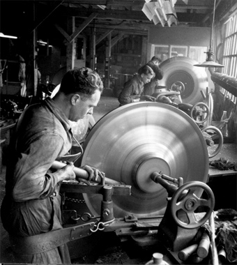 INVESTEREN IN NIEUWE TECHNOLOGIEËN EN AMBACHTELIJKE TRADITIES KOESTEREN