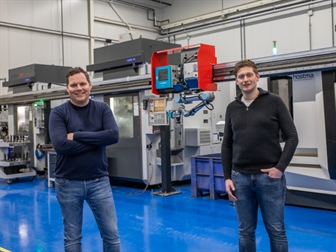 Gezamenlijke ontwikkeling verpakkingsmachine en automatisch geleid voertuig