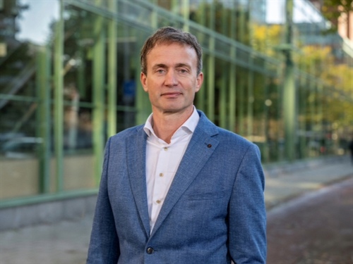 MET ELKAAR VOOR MORGEN KIEZEN