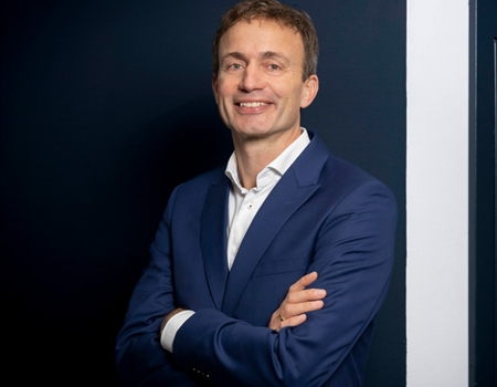 VOORUITKIJKEN MET VERTROUWEN