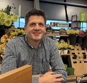 INTERNATIONAAL SUCCES MET CIRCULAIRE WINKELINTERIEURS