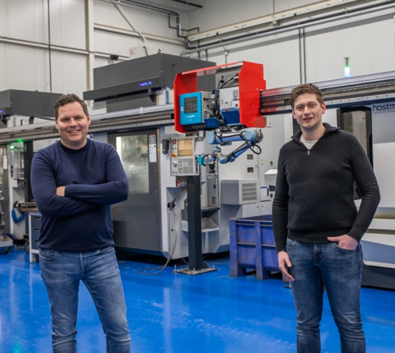 Gezamenlijke ontwikkeling verpakkingsmachine en automatisch geleid voertuig