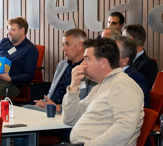 BESTUURDERS VAN DE TOEKOMST AAN ZET